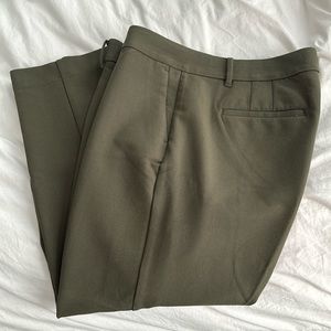 Ann Taylor Olive green Kate crop